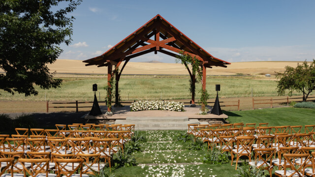 Rentals: Pine & Poppy Event Rentals | Event Rents
<br>
Photographer: Cassie Trottier | www.cassietrottier.com
<br>
Planner: Piece of Harmony Events
<br>
Florist: McBride Floral
<br>
Caterer: London's Ultimate Catering