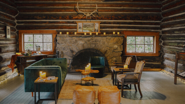 Photographer: @foundinfablescreative
<br>
Rentals: Pine and Poppy Event Rentals
<br>
Florist: Flowers and More by Erin