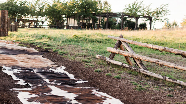 Photographer: Valorie Darling
<br>
Planner: Mindy Weiss
<br>
Florist: Anthesis Co.
<br>
Rentals: Pine and Poppy Event Rentals | Patina Rentals
<br>
Bride: Tess Annique